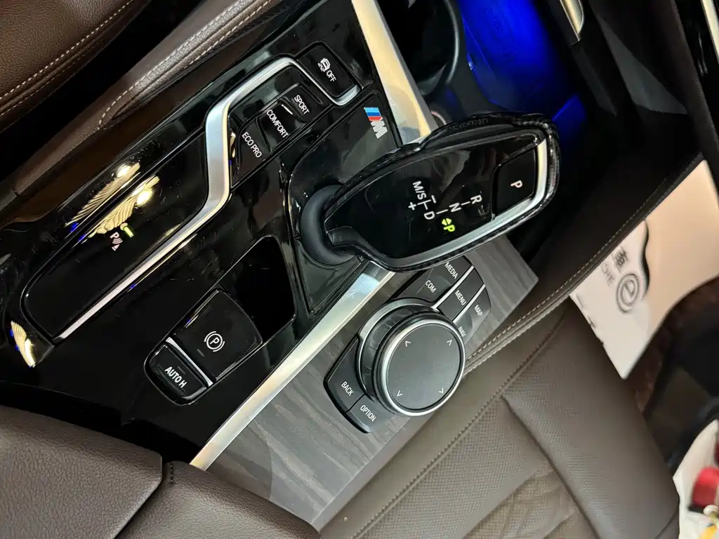 BMW 5 Series 2020 — фото 22