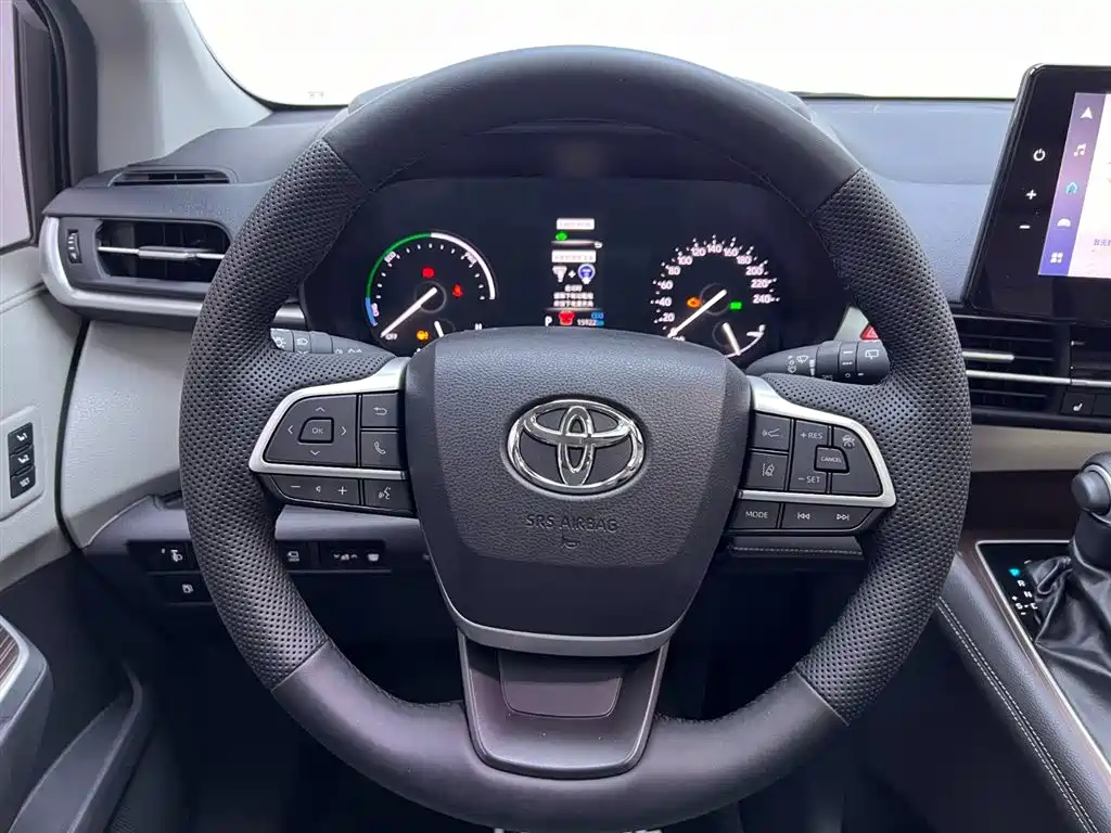 Toyota Granvia 2024 — фото 20