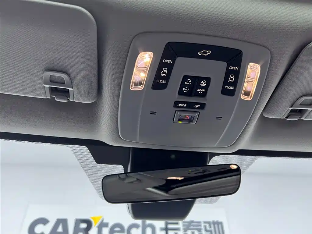 Toyota Granvia 2024 — фото 24