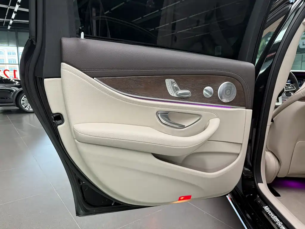 Mercedes-Benz E-Class 2019 — фото 10