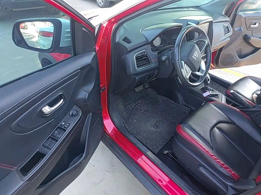 Luxgen U5 SUV 2018 — фото 16