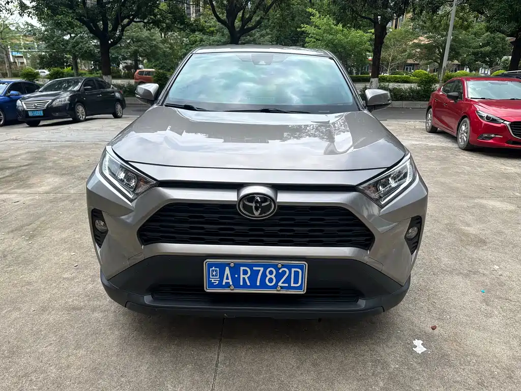 Toyota RAV4 2020 — фото 2
