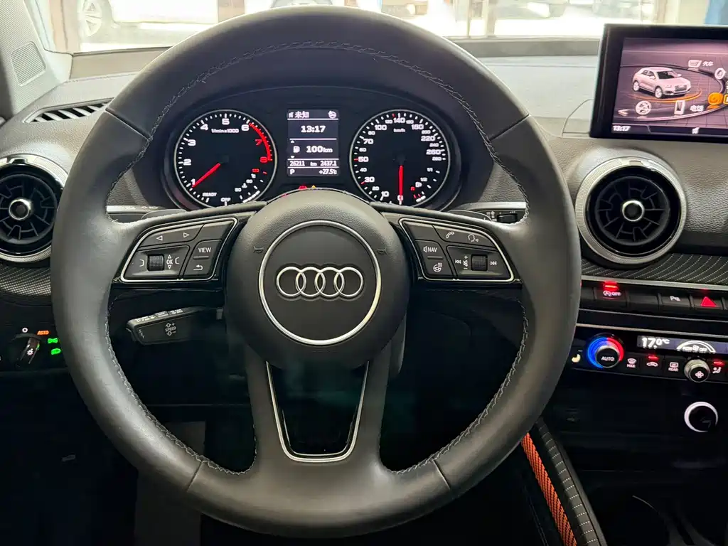 Audi Q2L 2023