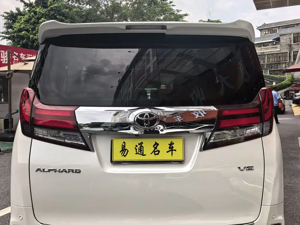 Toyota Alphard 2017 — фото 26