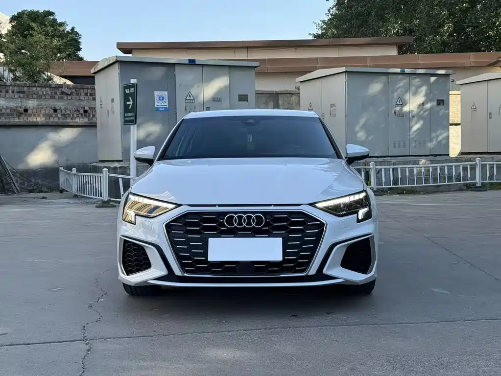 Audi A3 2022 — фото 2