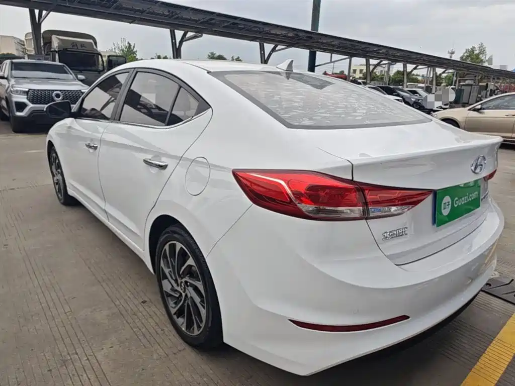 Hyundai Elantra 2020 — фото 5