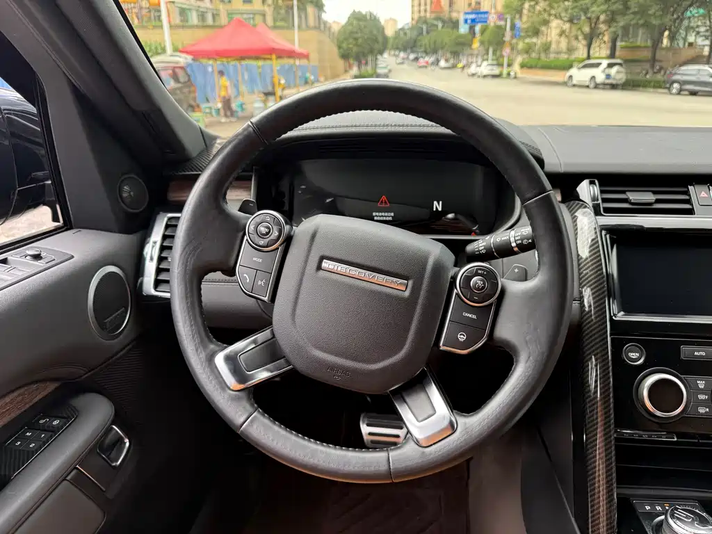 Land Rover Discovery 2018 — фото 11