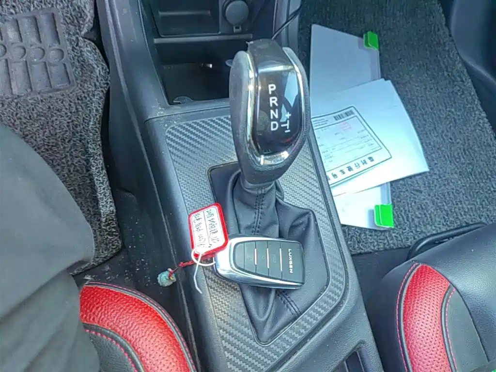 Luxgen U5 SUV 2018 — фото 14