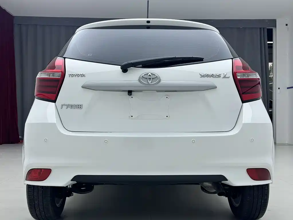 Toyota Yaris L 2022 — фото 5
