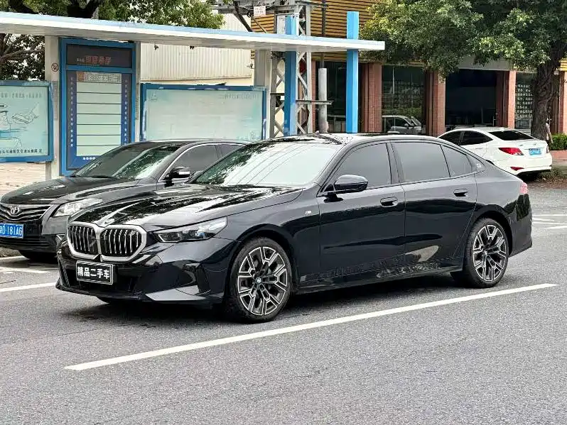 BMW 5 Series 2024 — фото 1