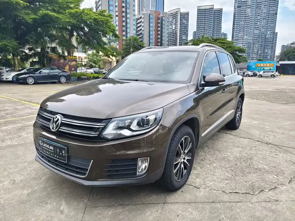 Volkswagen Tiguan 2015 — фото 1