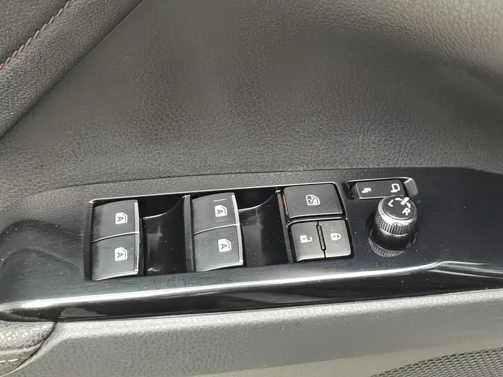 Toyota Camry 2019 — фото 9