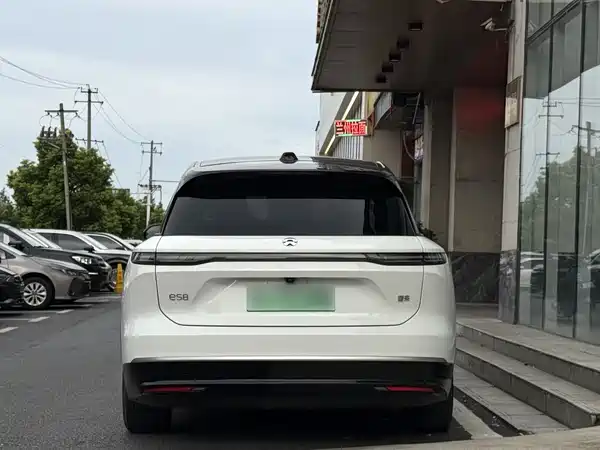 NIO ES8 2024