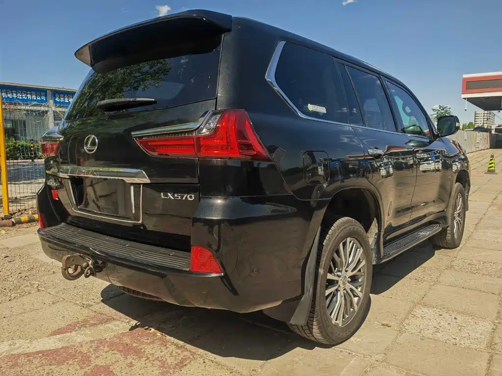 Lexus LX 2018 — фото 10
