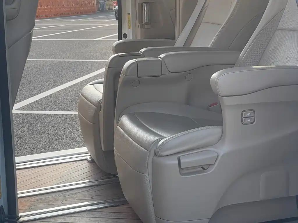 Toyota Alphard 2013 — фото 16