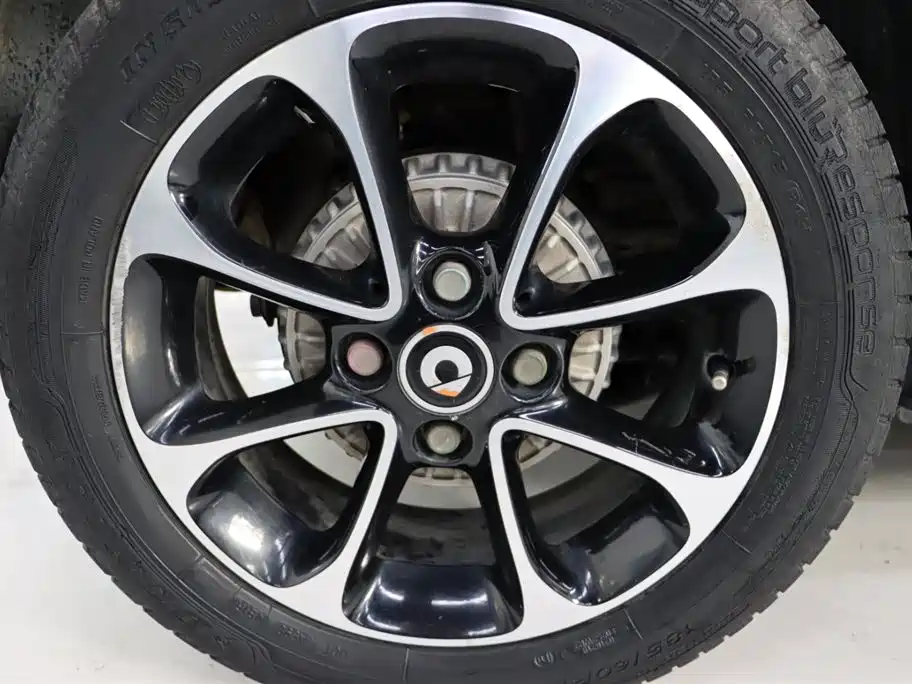 smart Fortwo 2017 — фото 25