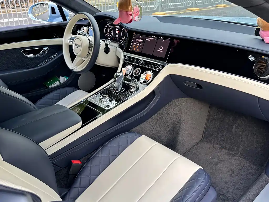 Bentley Continental 2023 — фото 19
