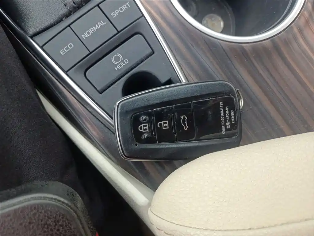 Toyota Camry 2021 — фото 14