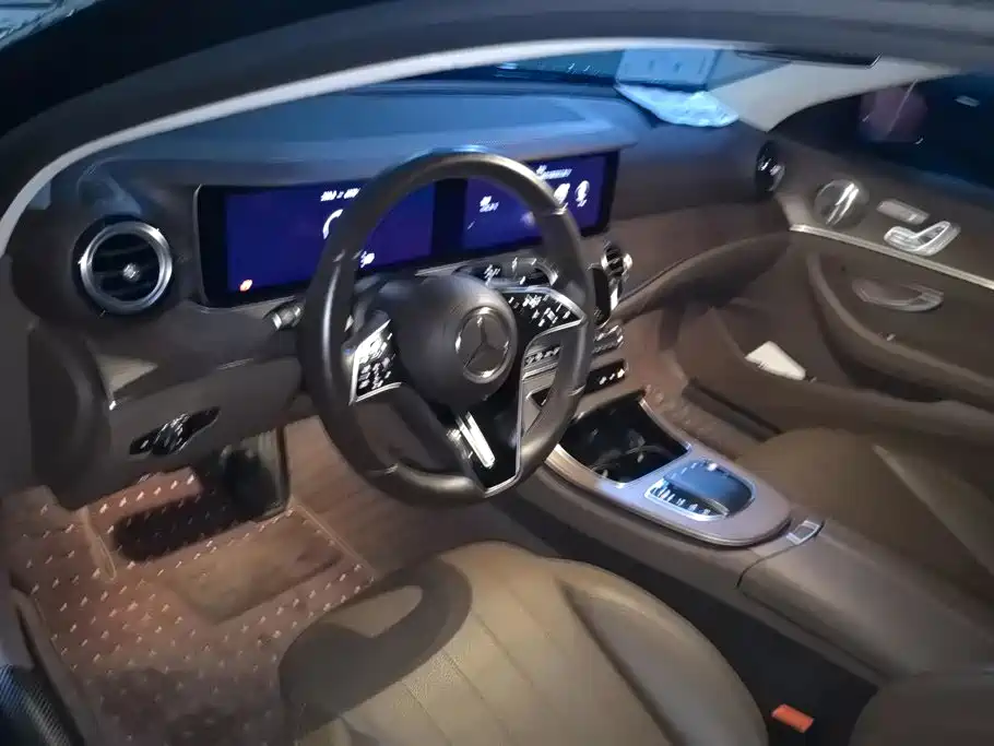 Mercedes-Benz E-Class 2023 — фото 12