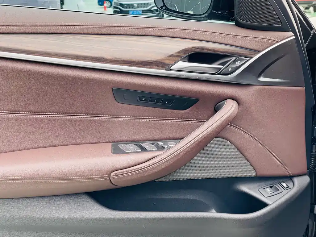 BMW 5 Series New Energy 2021 — фото 8