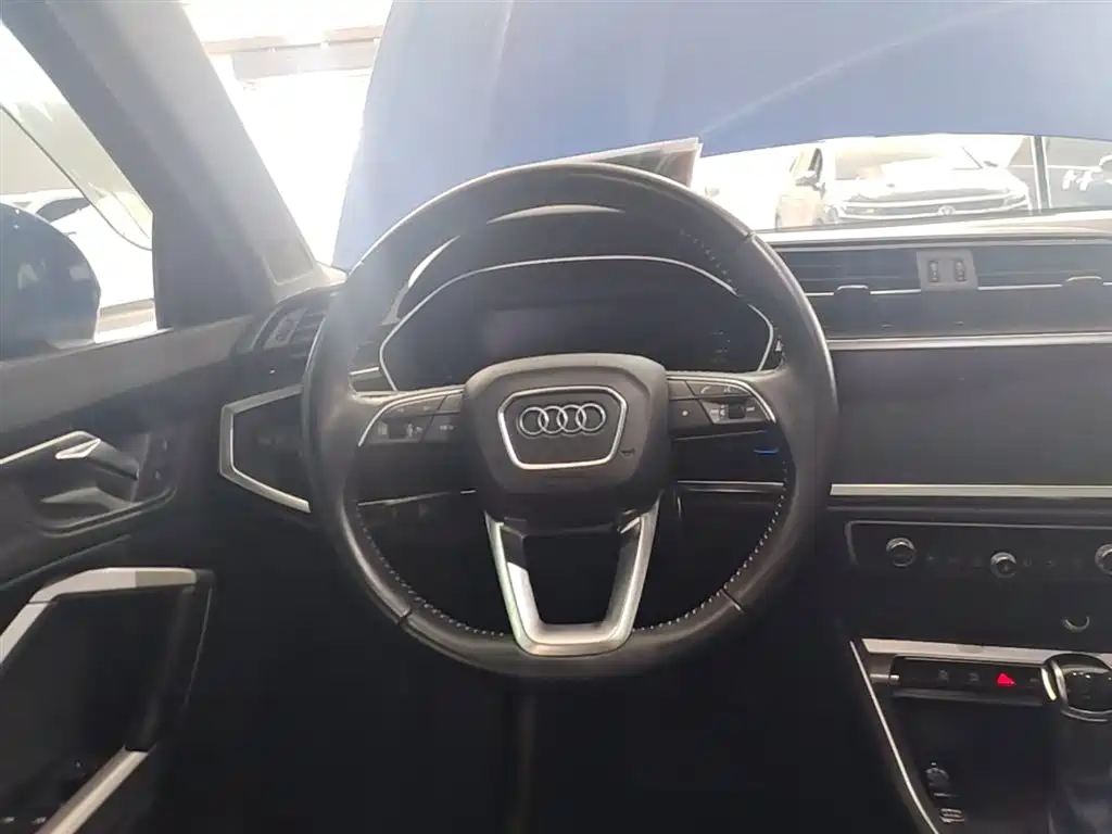 Audi Q3 2019 — фото 11