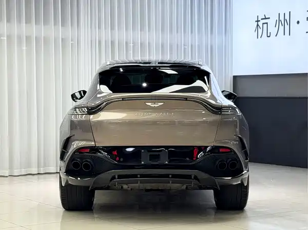 Aston Martin DBX 2020