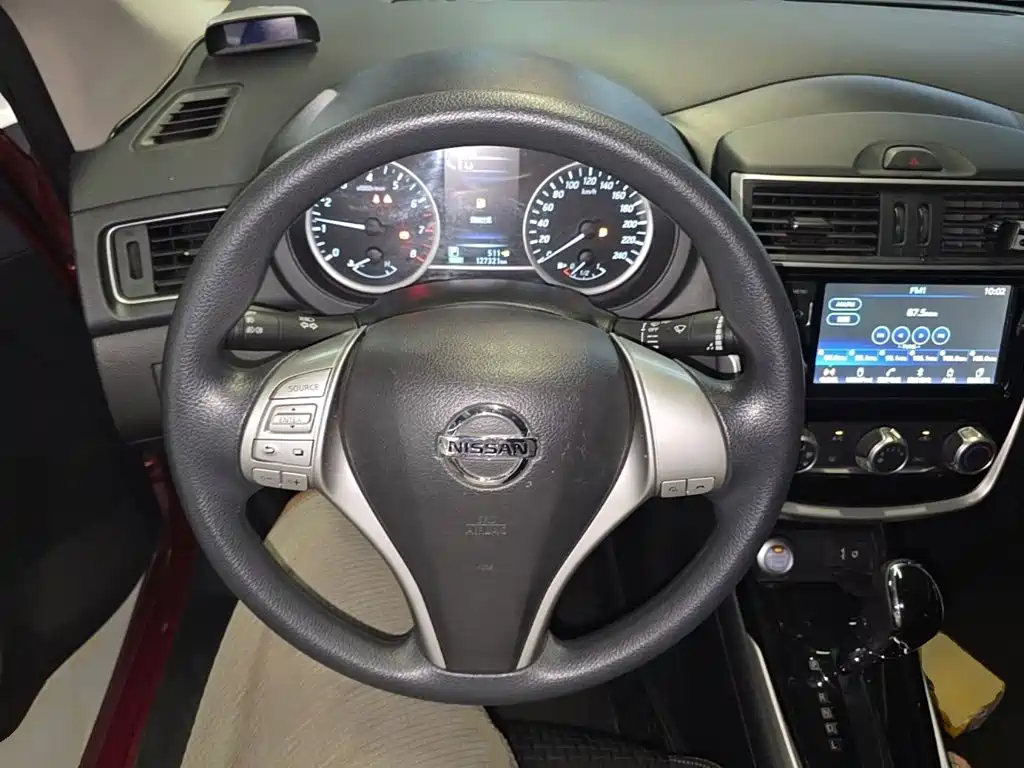 Nissan Tiida 2017 — фото 11