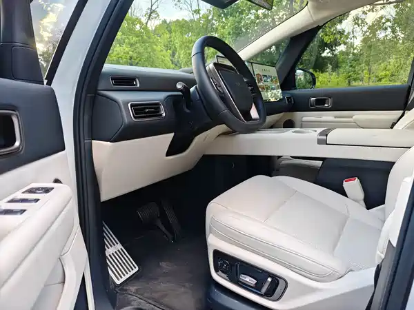 Li Auto MEGA 2025