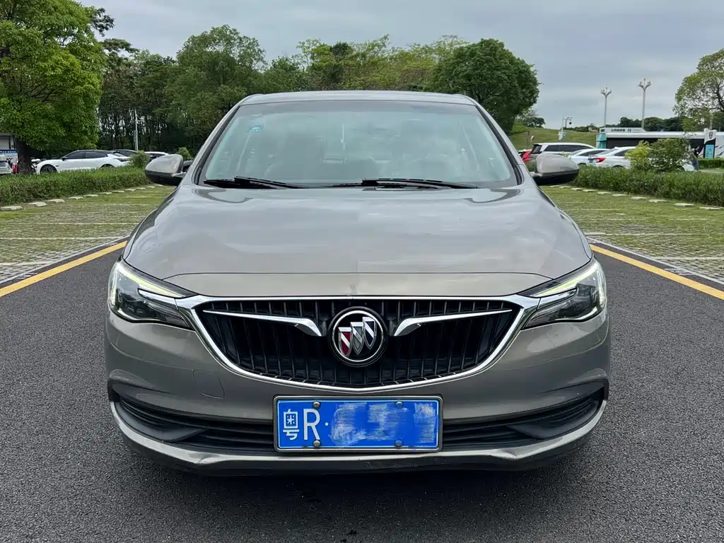 Buick Excelle 2018 — фото 1