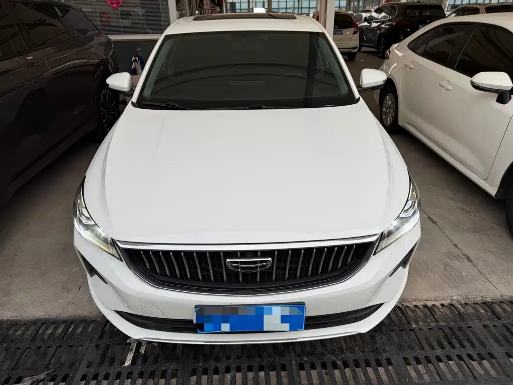 Geely Emgrand 2022