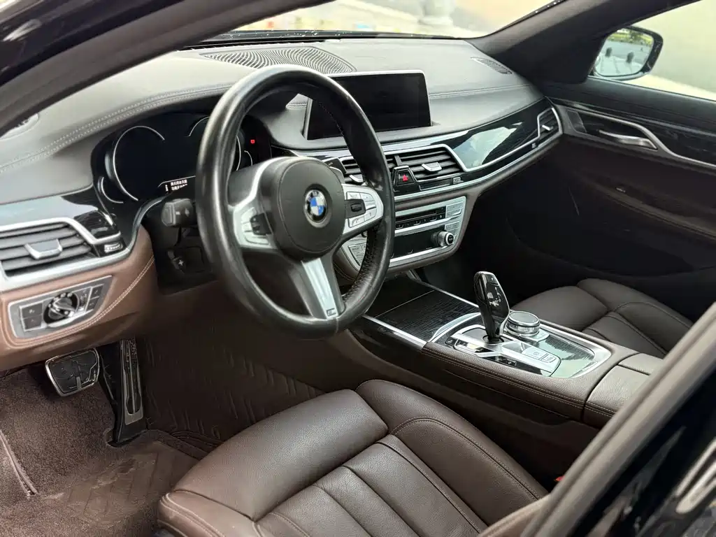 BMW 7 Series 2019 — фото 13
