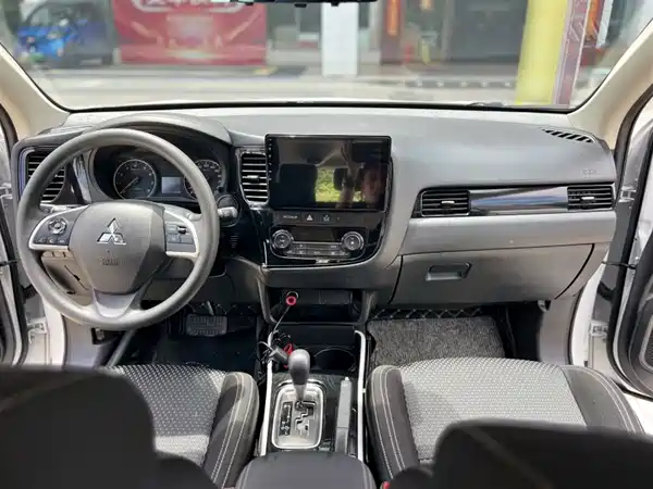 Mitsubishi Outlander 2021