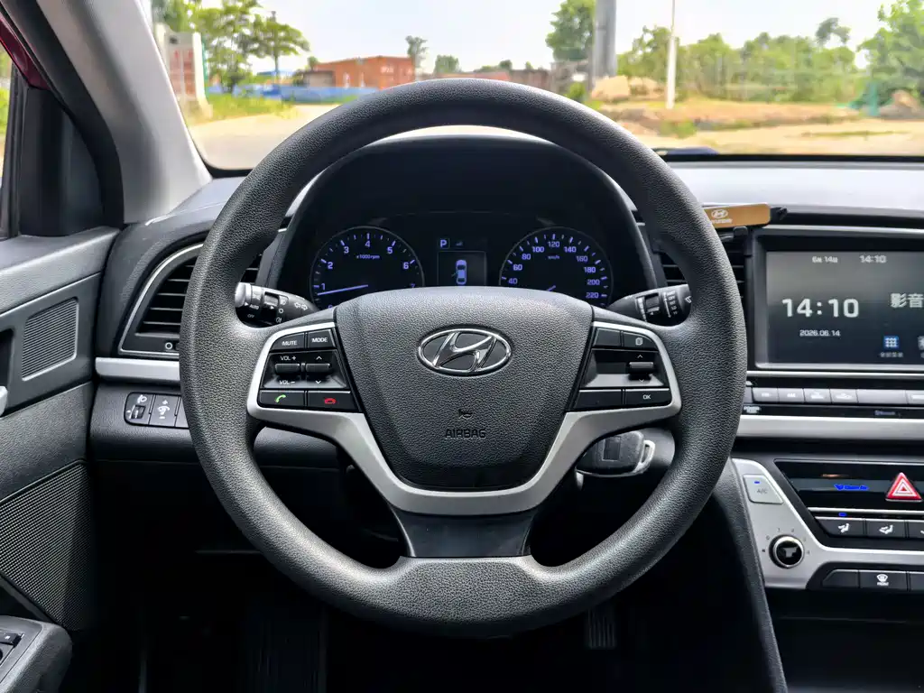 Hyundai Elantra 2016 — фото 11