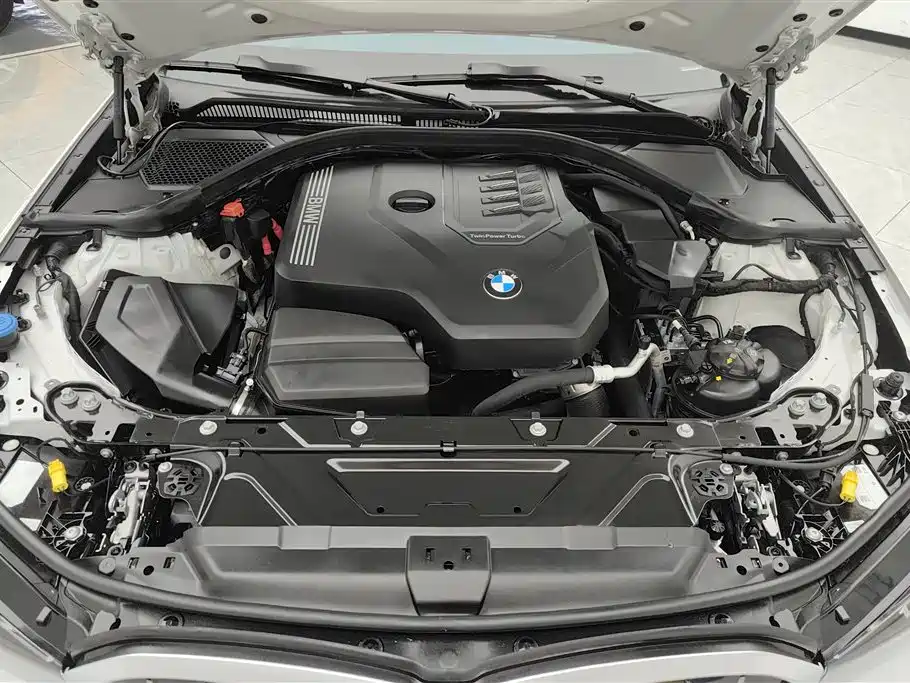 BMW 3 Series 2024 — фото 10
