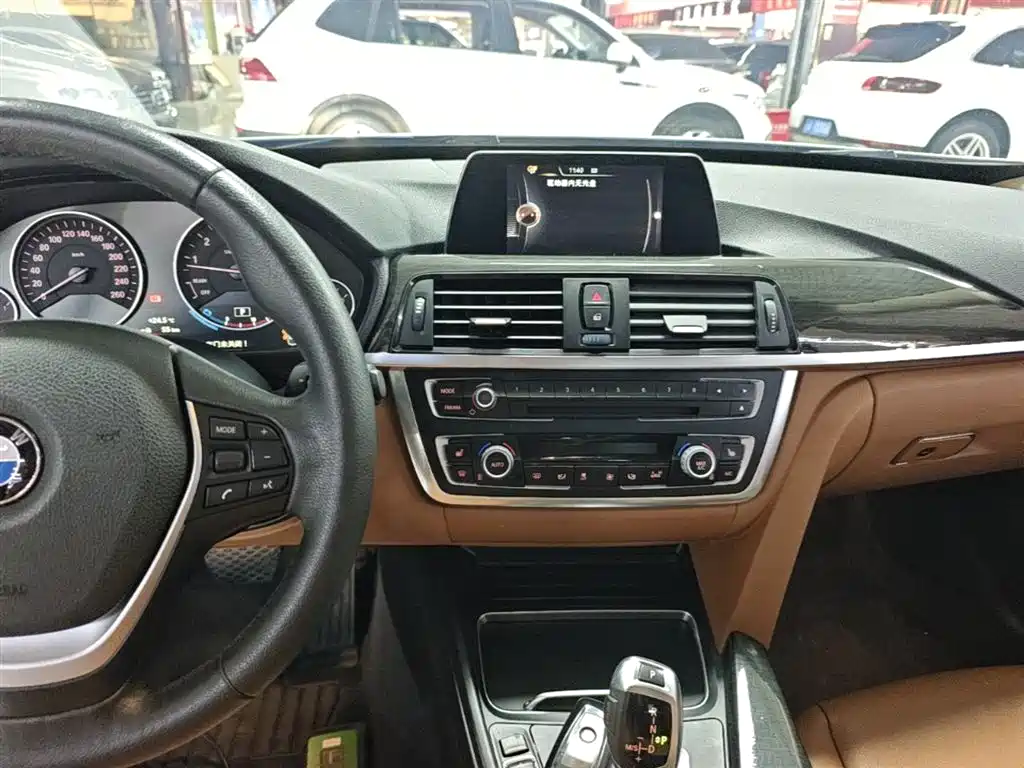 BMW 3 Series GT 2016 — фото 13