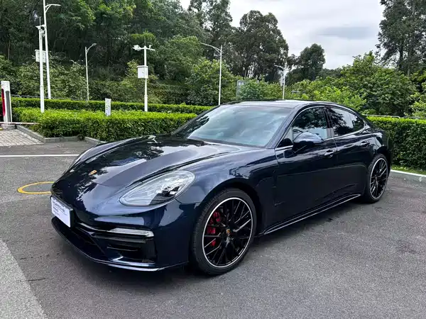 Porsche Panamera 2023