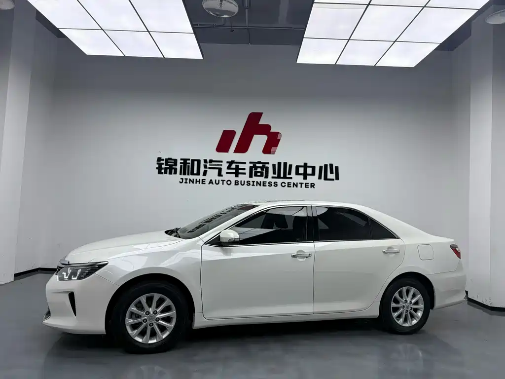 Toyota Camry 2016 — фото 5