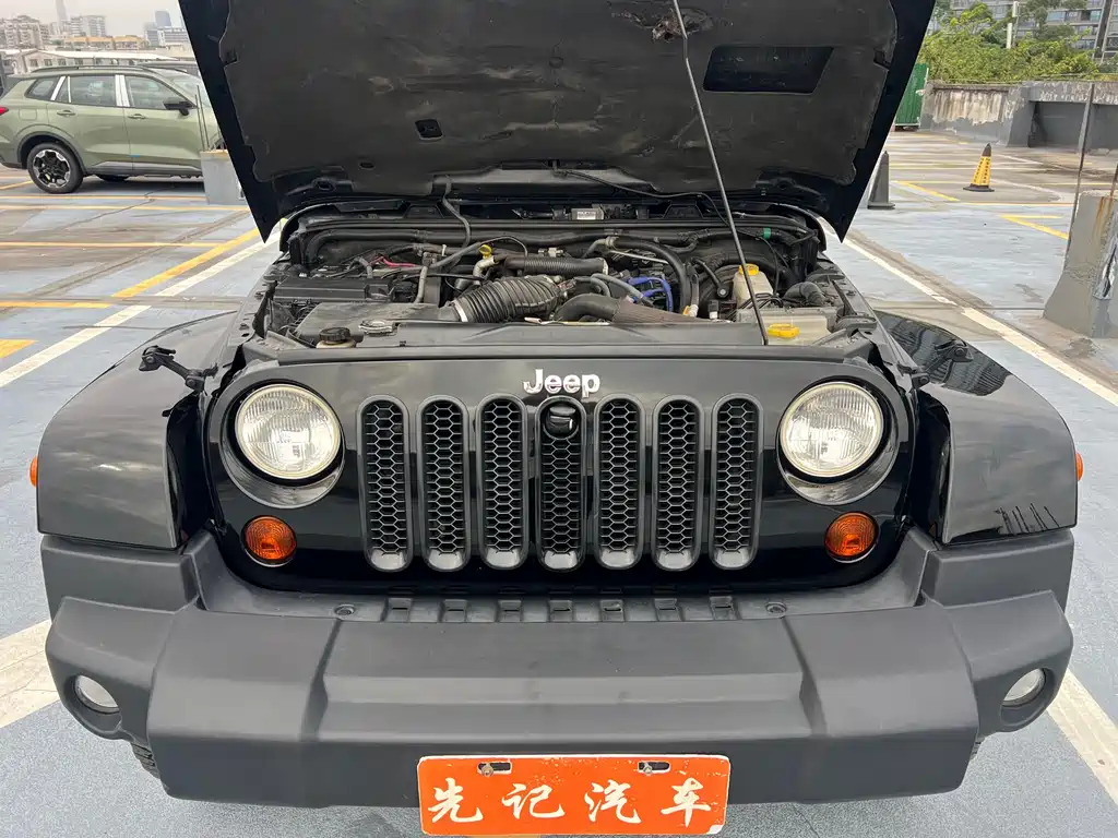 Jeep Wrangler 2011 — фото 14