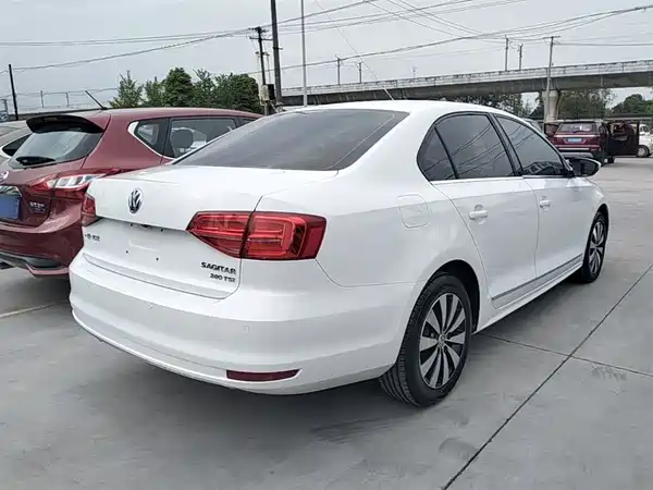 Volkswagen Sagitar 2018