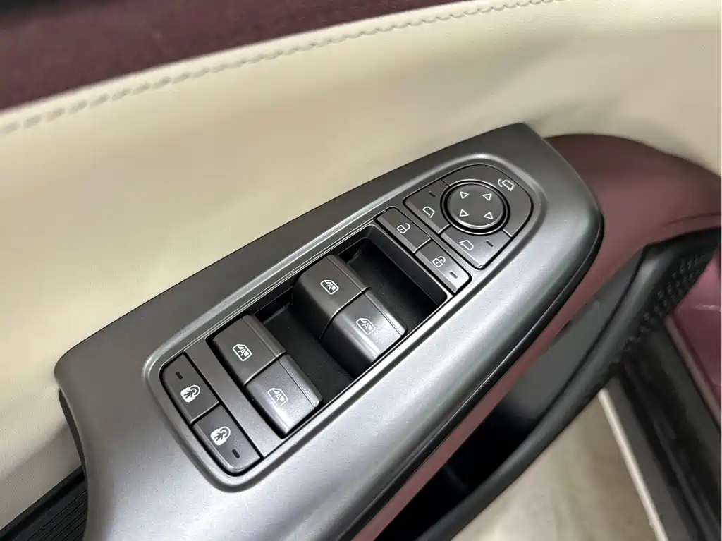 BYD Seal 07 DM-i 2025 — фото 6