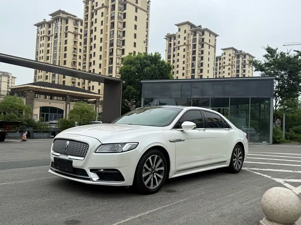 Lincoln Continental 2018 — фото 1