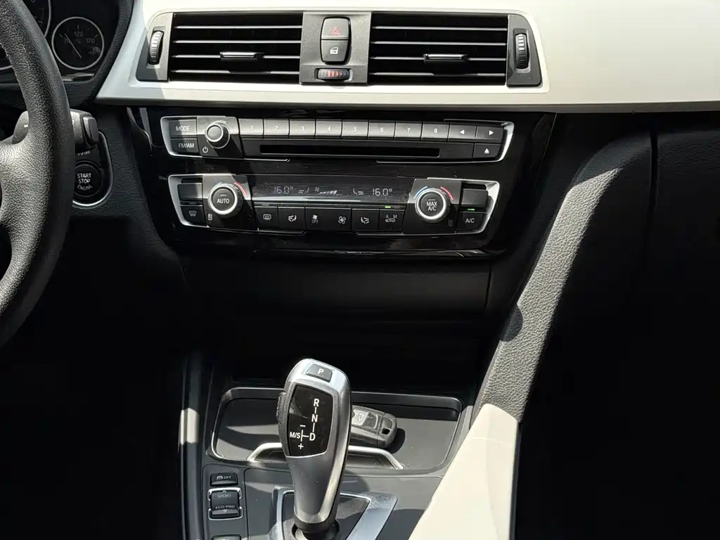 BMW 3 Series 2016 — фото 8