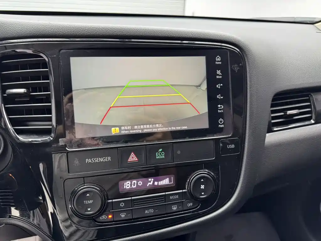 Mitsubishi Outlander 2021 — фото 17