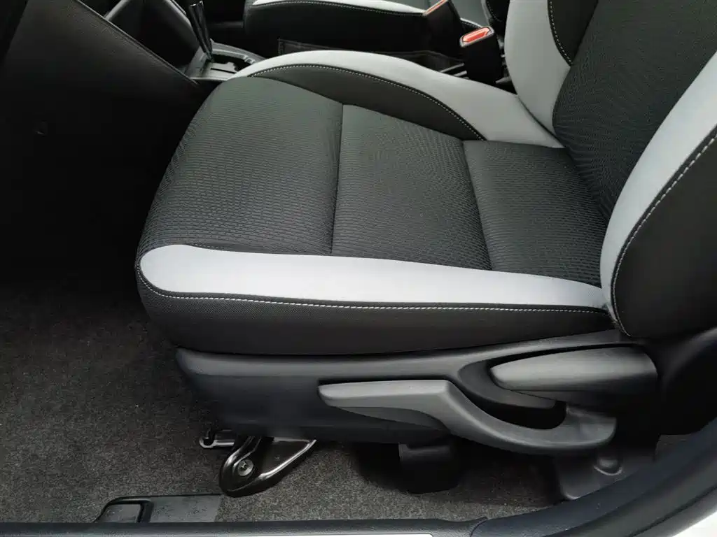 Toyota Yaris L 2020 — фото 20