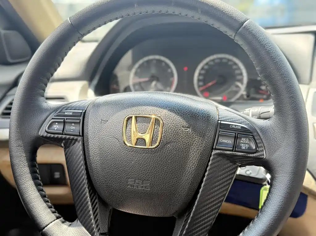 Honda Accord 2011 — фото 18