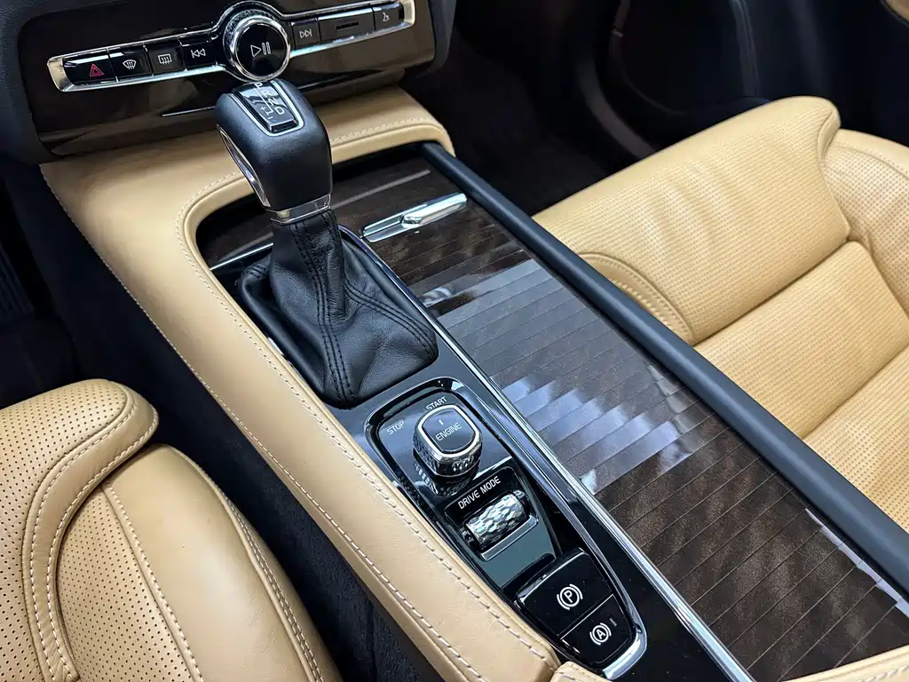 Volvo XC90 2016 — фото 17