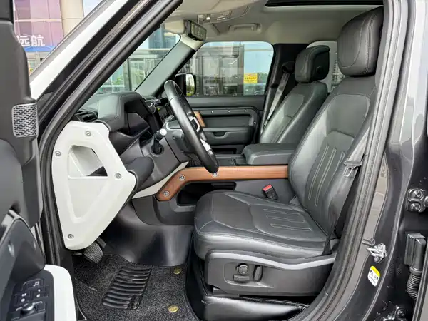 Land Rover Defender 2022