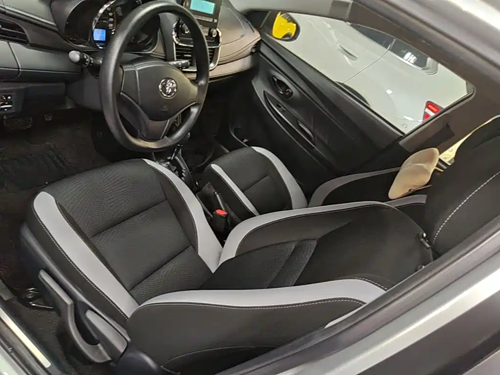 Toyota Yaris L 2020 — фото 15