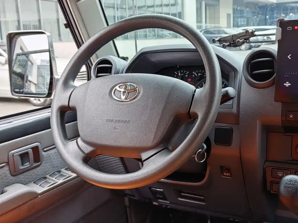 Toyota Land Cruiser 2023 — фото 21