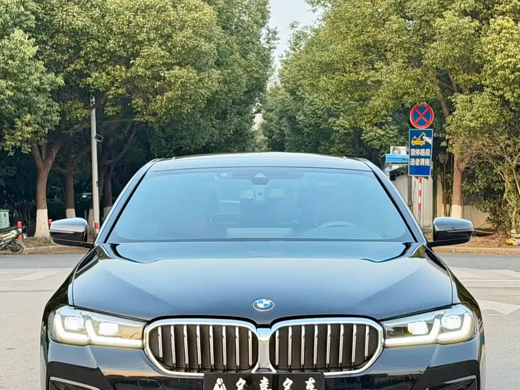 BMW 5 Series 2022 — фото 2